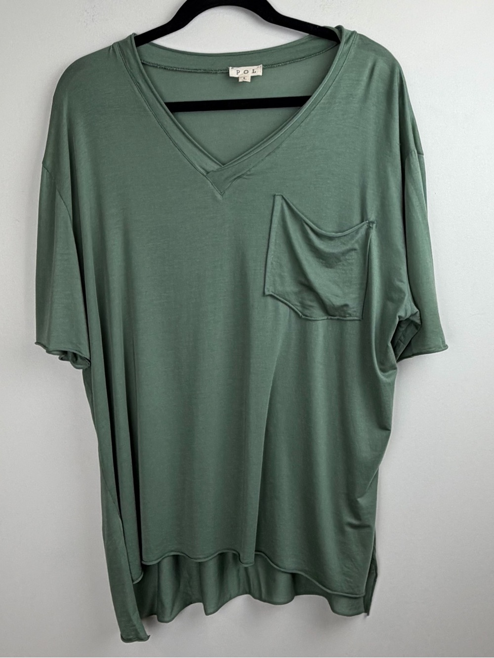 POL Pocket Tee Women’s Size L Sage Green V-Neck Short Sleeve Relaxed Blouse NWOT